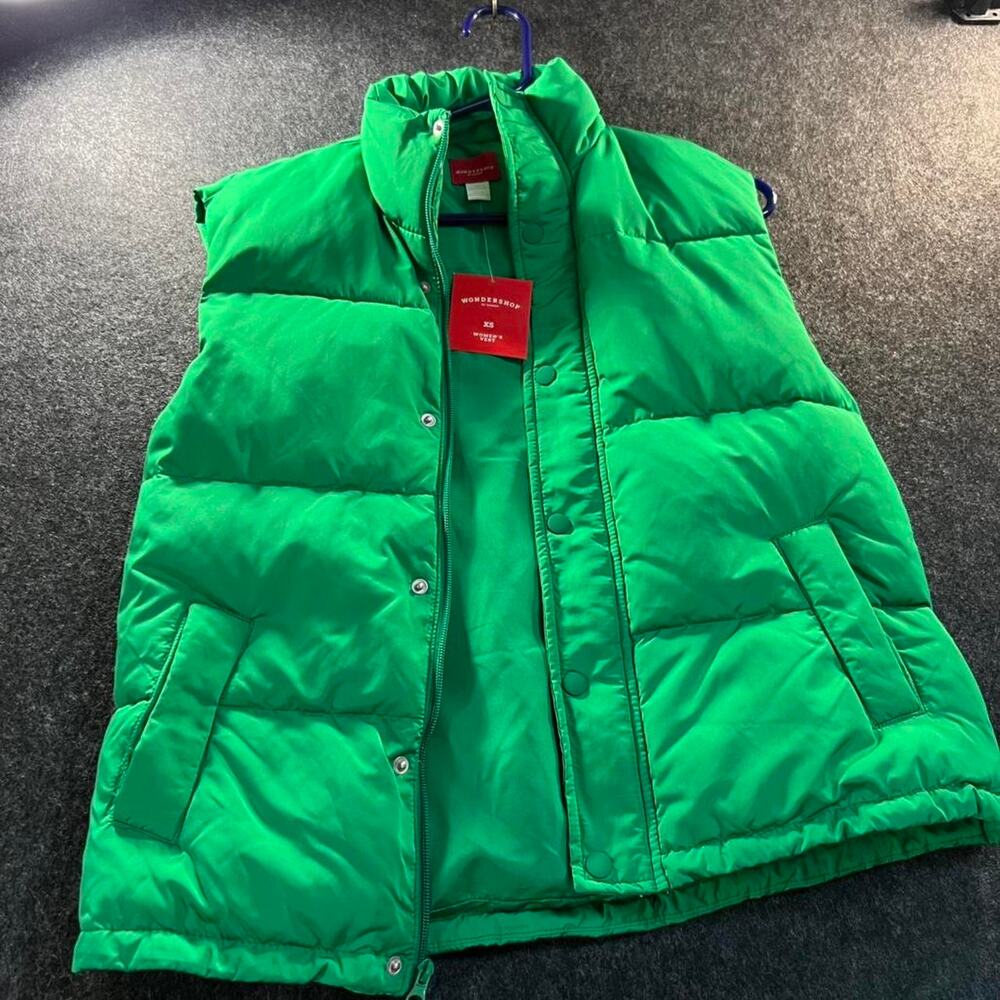 Green Wondershop puffer vest with pockets